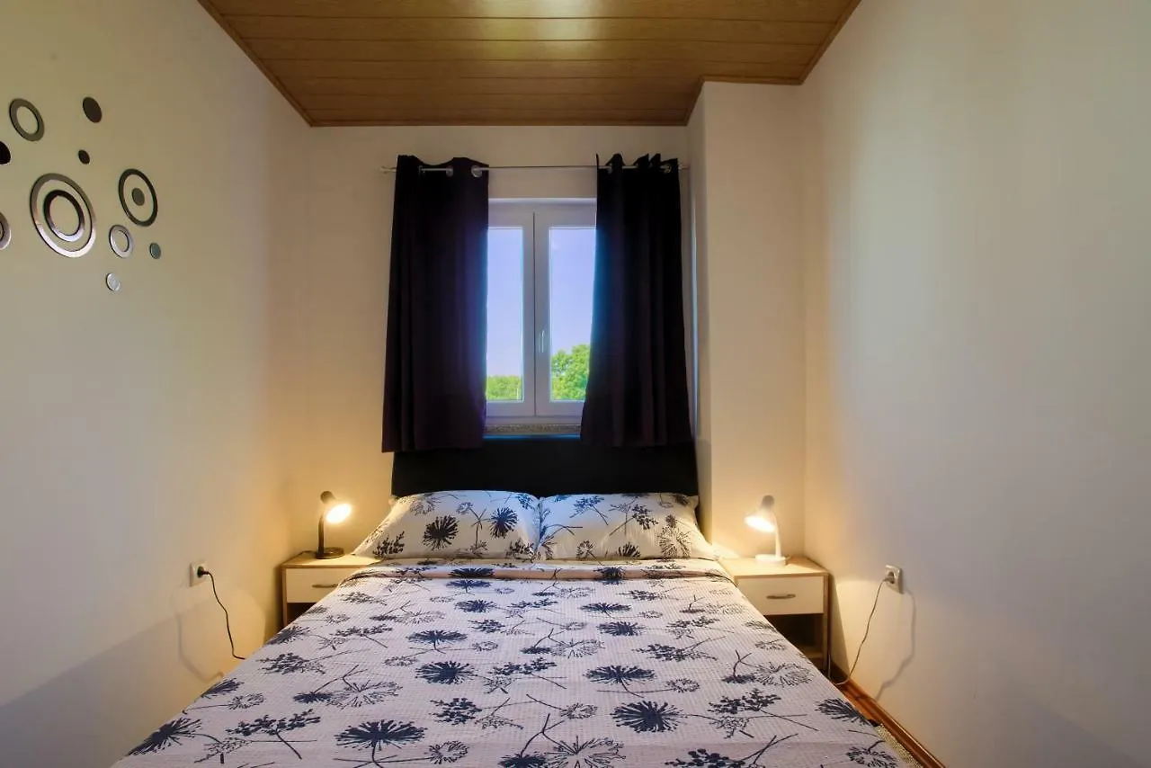 Apartment Monica Ližnjan