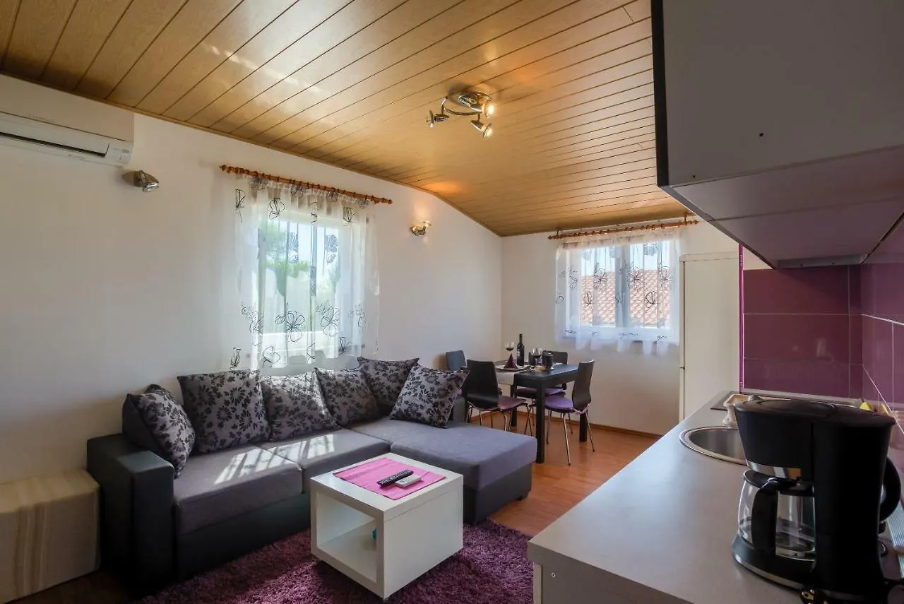 Apartment Monica Ližnjan