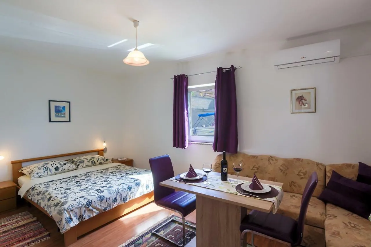 Apartment Monica Ližnjan