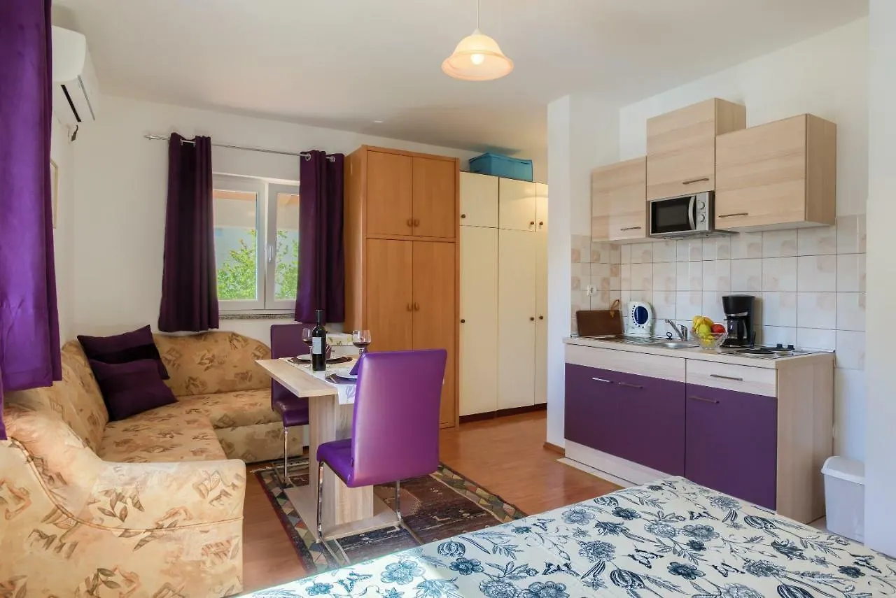 Apartment Monica Ližnjan